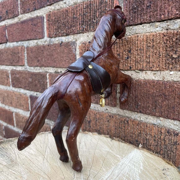Vintage 8” Leather Wrapped Kneeling Horse Figurine, With Reins & Saddle - Picture 10 of 16